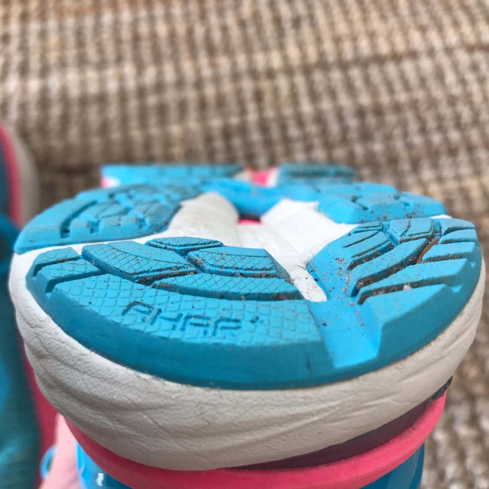 ASICS - Picture 6 of 11